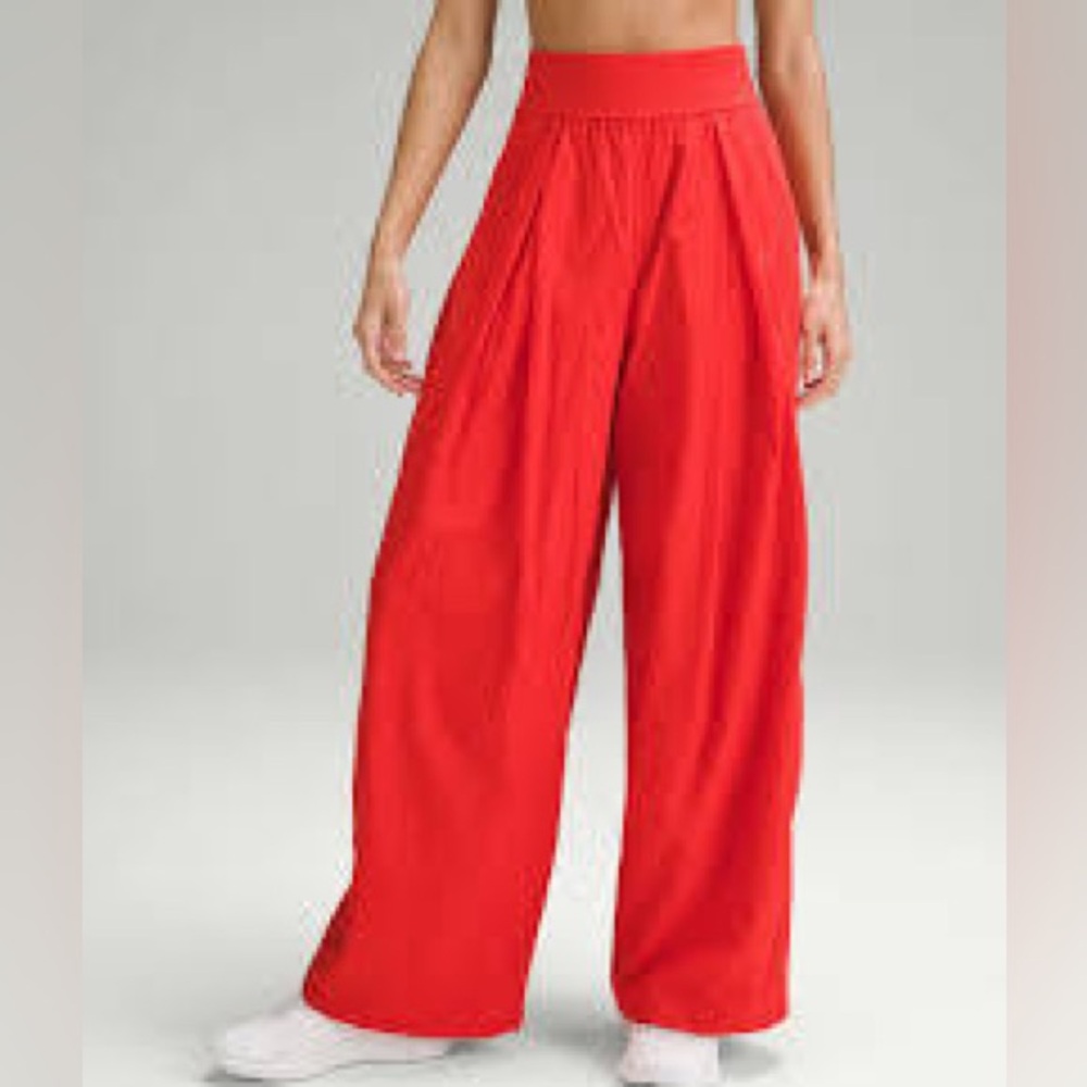 NWT  Red Lululemon  Lightweight Tennis Mid-Rise Track Pants Size 0 Hot Heat
